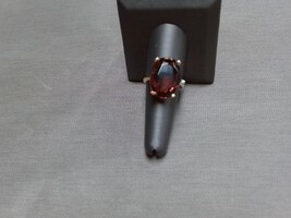  Yellow gold ring with large gemstone